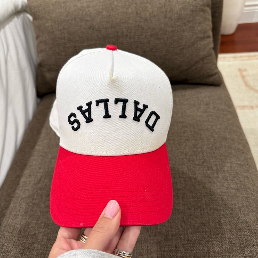 Dallas hat - Red and White